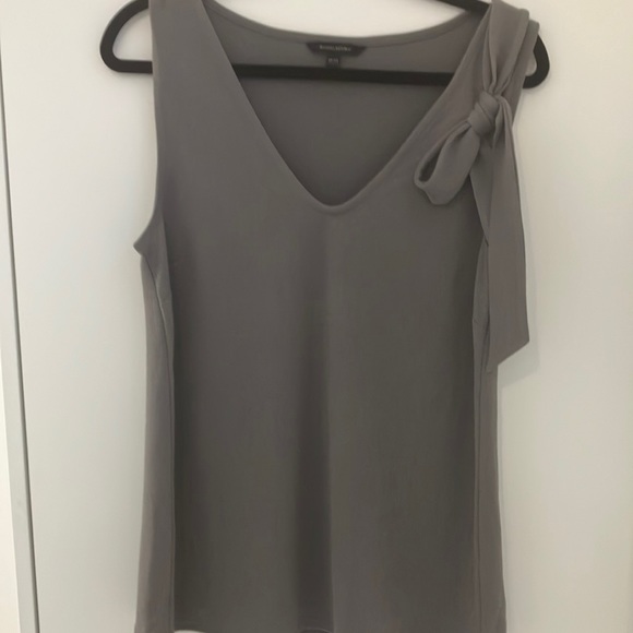 2/$40 BANANA REPUBLIC Grey Top - Picture 1 of 3